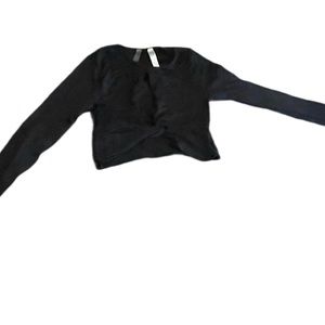 Anwnd long sleeve Used Woman Black cropped shirt size small/medium